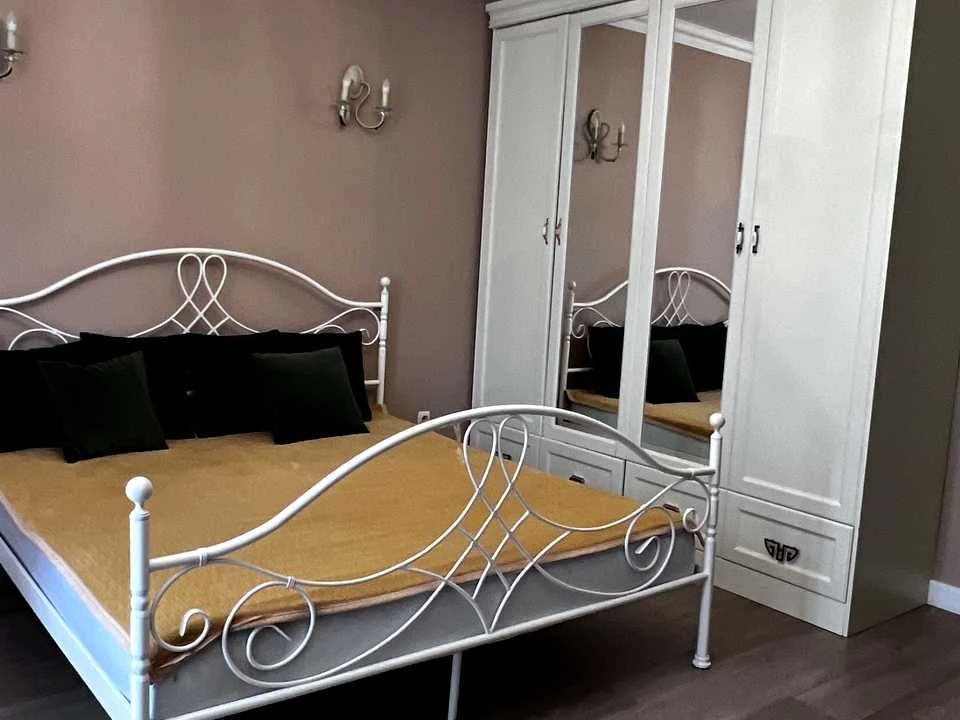 Apartment. Dragomannova st., Kyiv