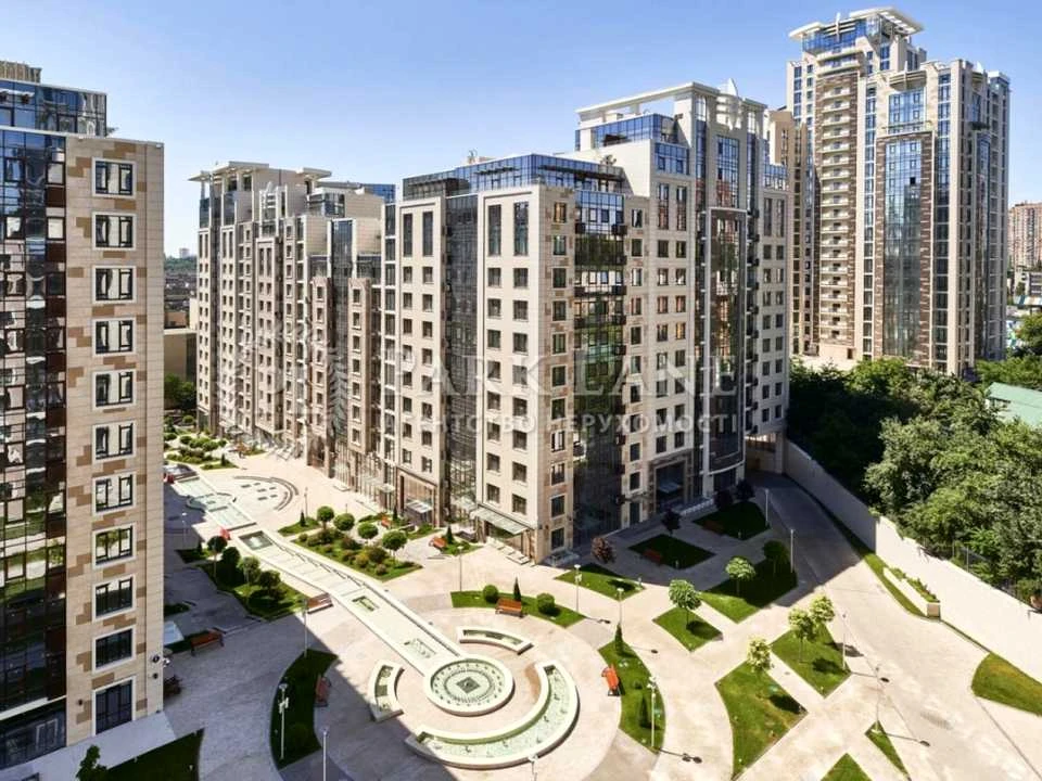 Квартира. Киев, Саперное Поле ул.