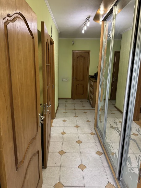 Продаж 2к квартири 58м² біля метро Чернігівська, цегляний бу