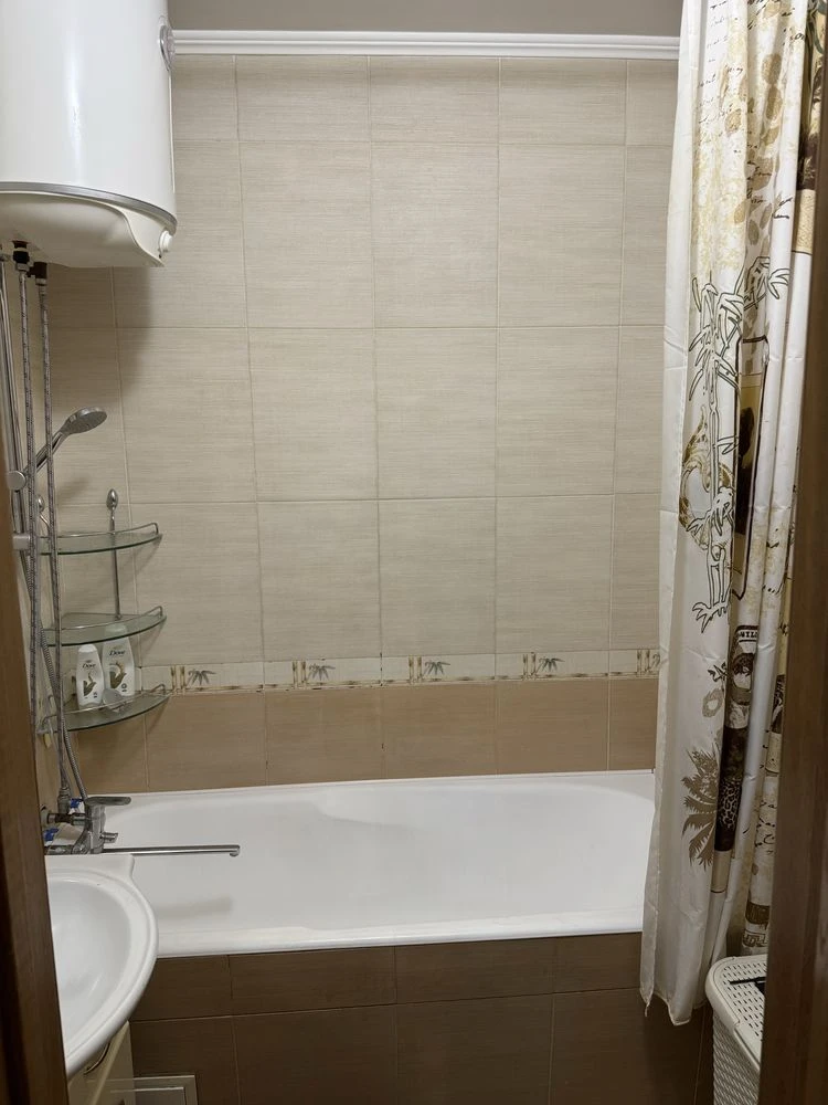 Продаж 2к квартири 58м² біля метро Чернігівська, цегляний бу