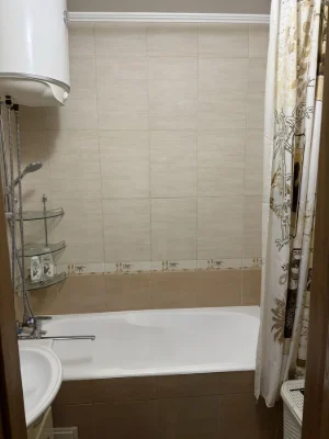 Продаж 2к квартири 58м² біля метро Чернігівська, цегляний бу