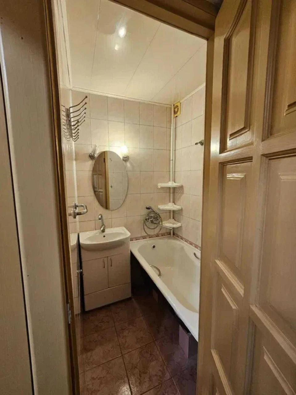 3 bedroom apartment on Queen Avenue, 13 Tram Line, Heavenly City