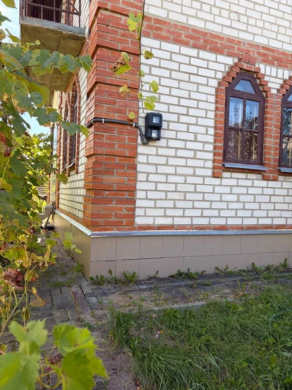 Vacant lot with house