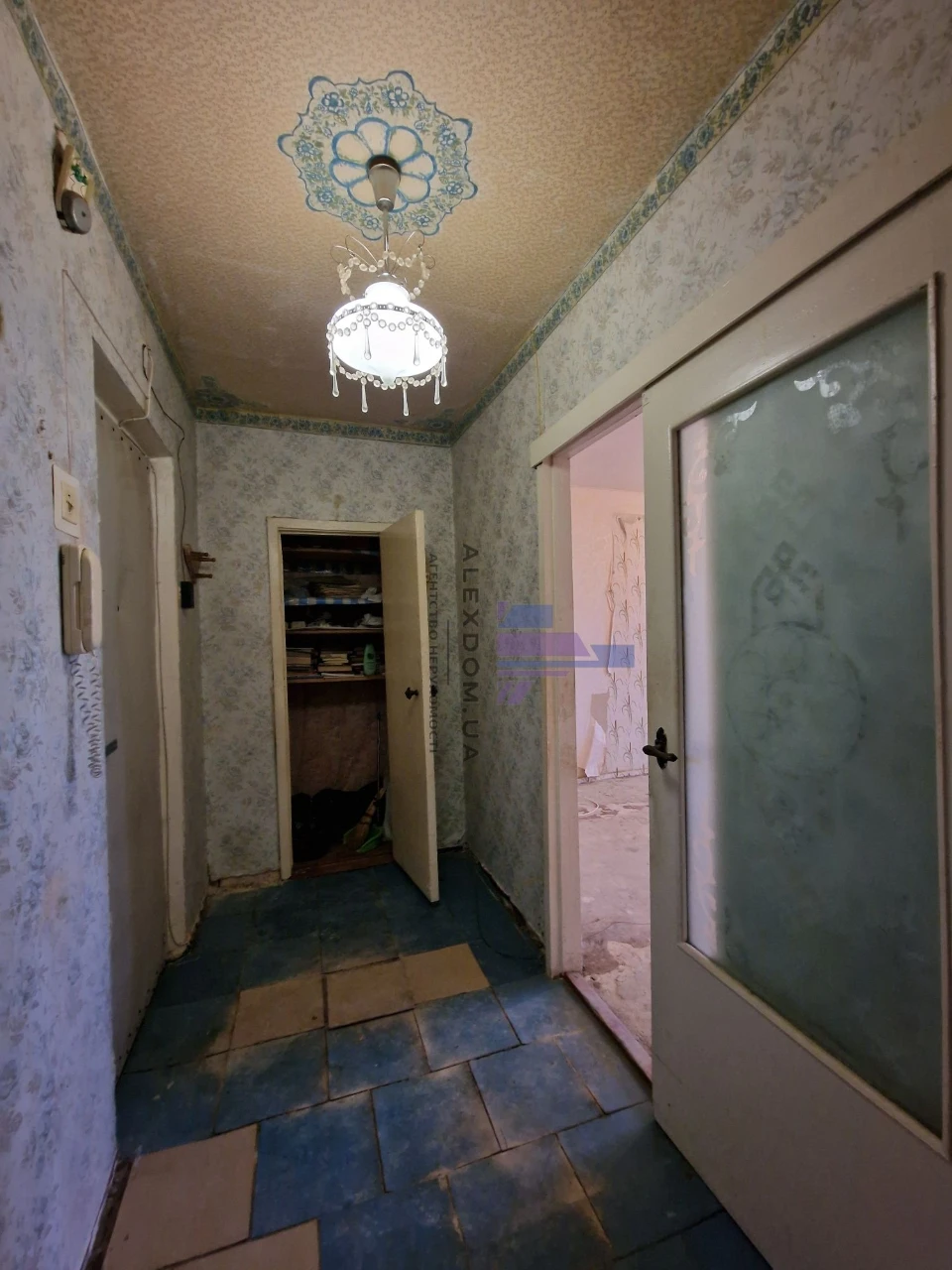 Sale of a one-room apartment on Serzh Liphary Street (Saburova),