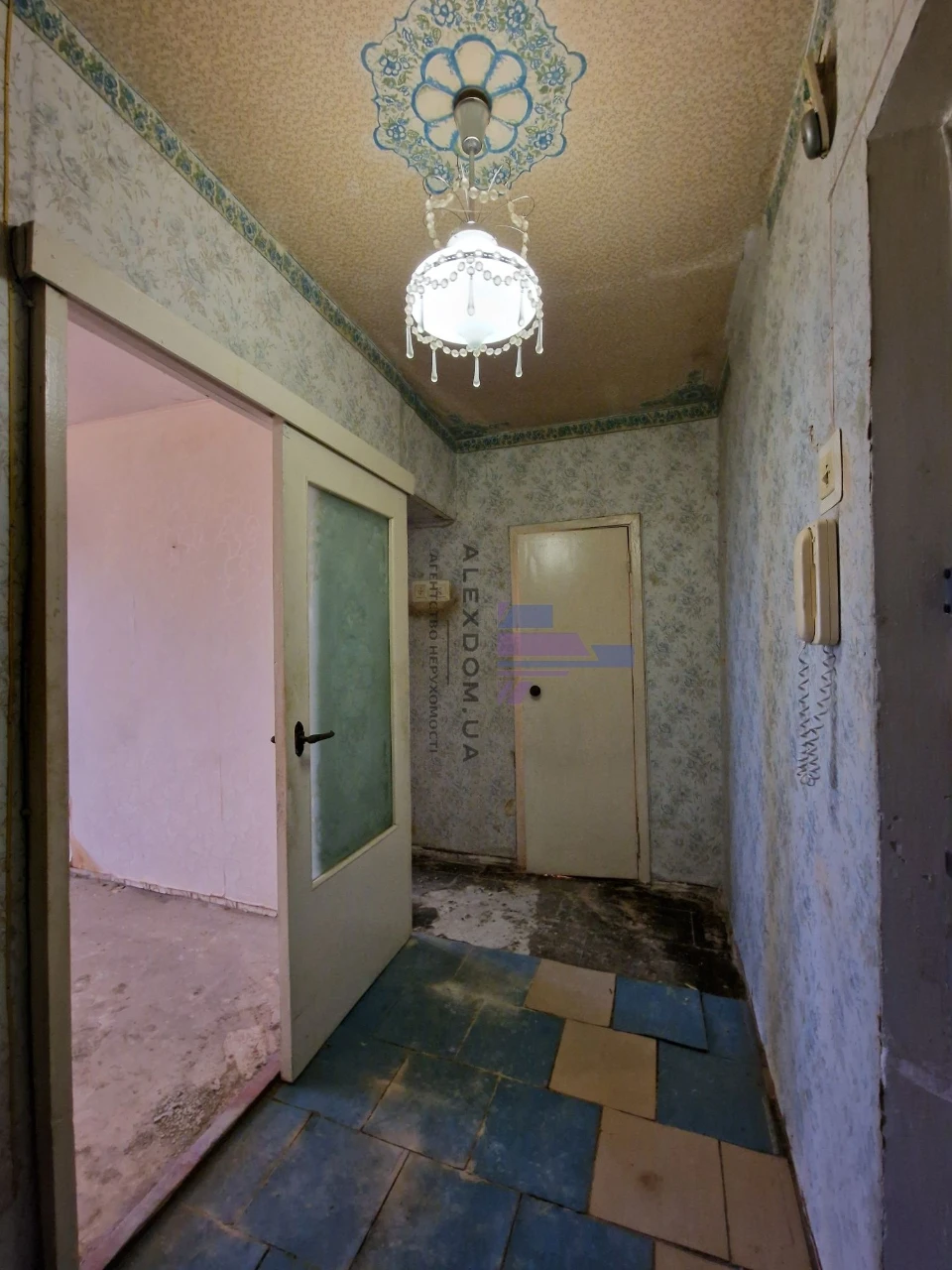 Sale of a one-room apartment on Serzh Liphary Street (Saburova),