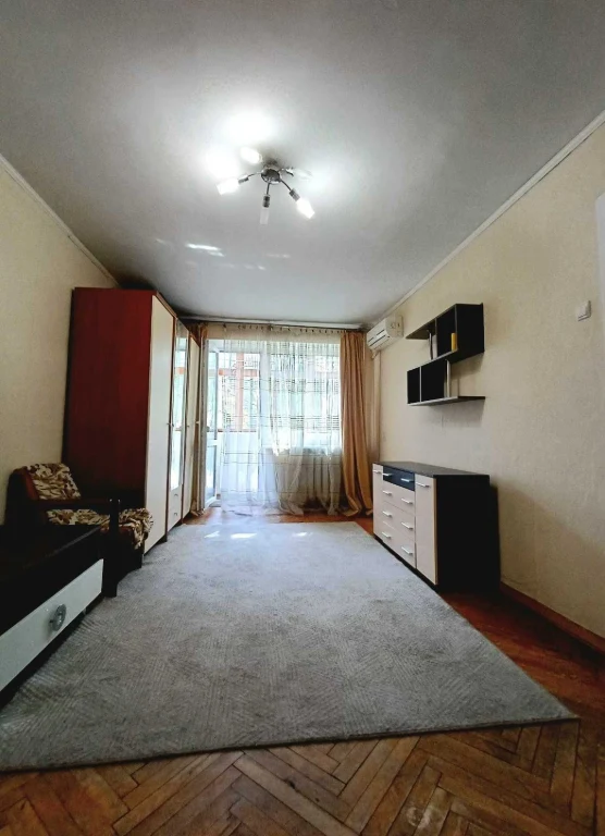 Selling 1-bedroom apartment near Kosmonavtiv Park, Segedska Street