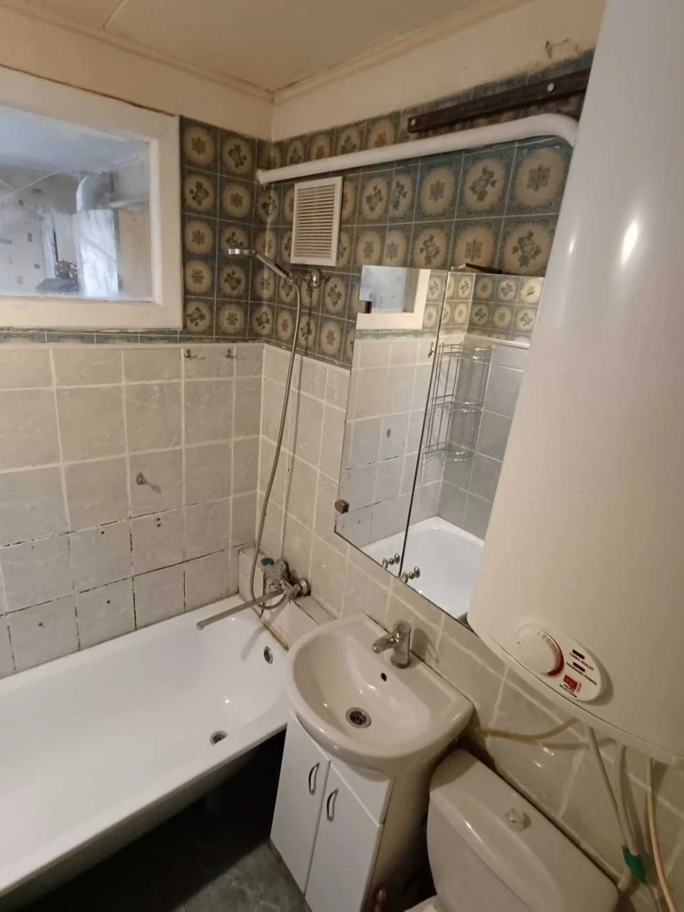 Selling 1-bedroom apartment near Kosmonavtiv Park, Segedska Street