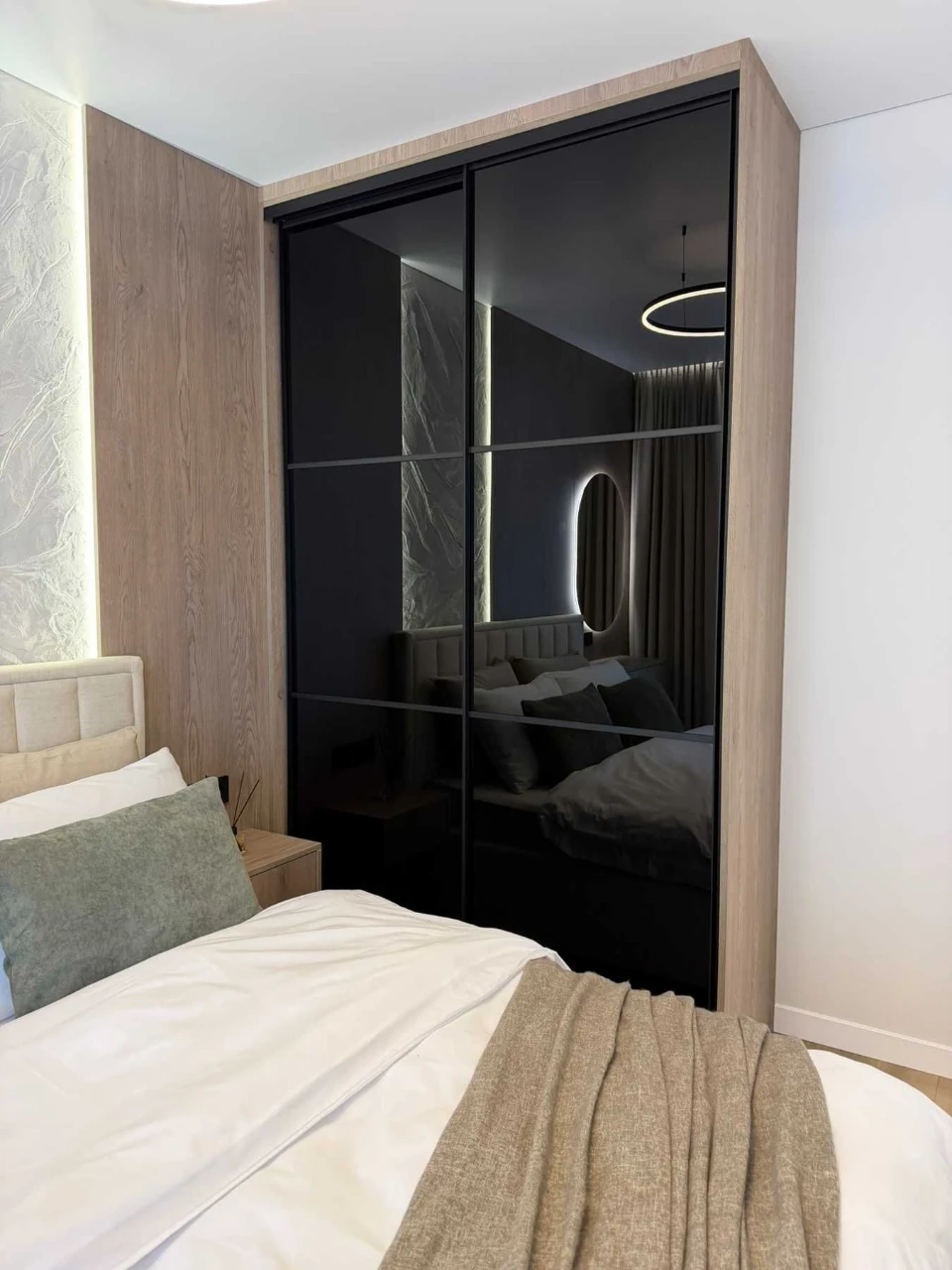 Modern 1-bedroom apartment! Family Plaza!
