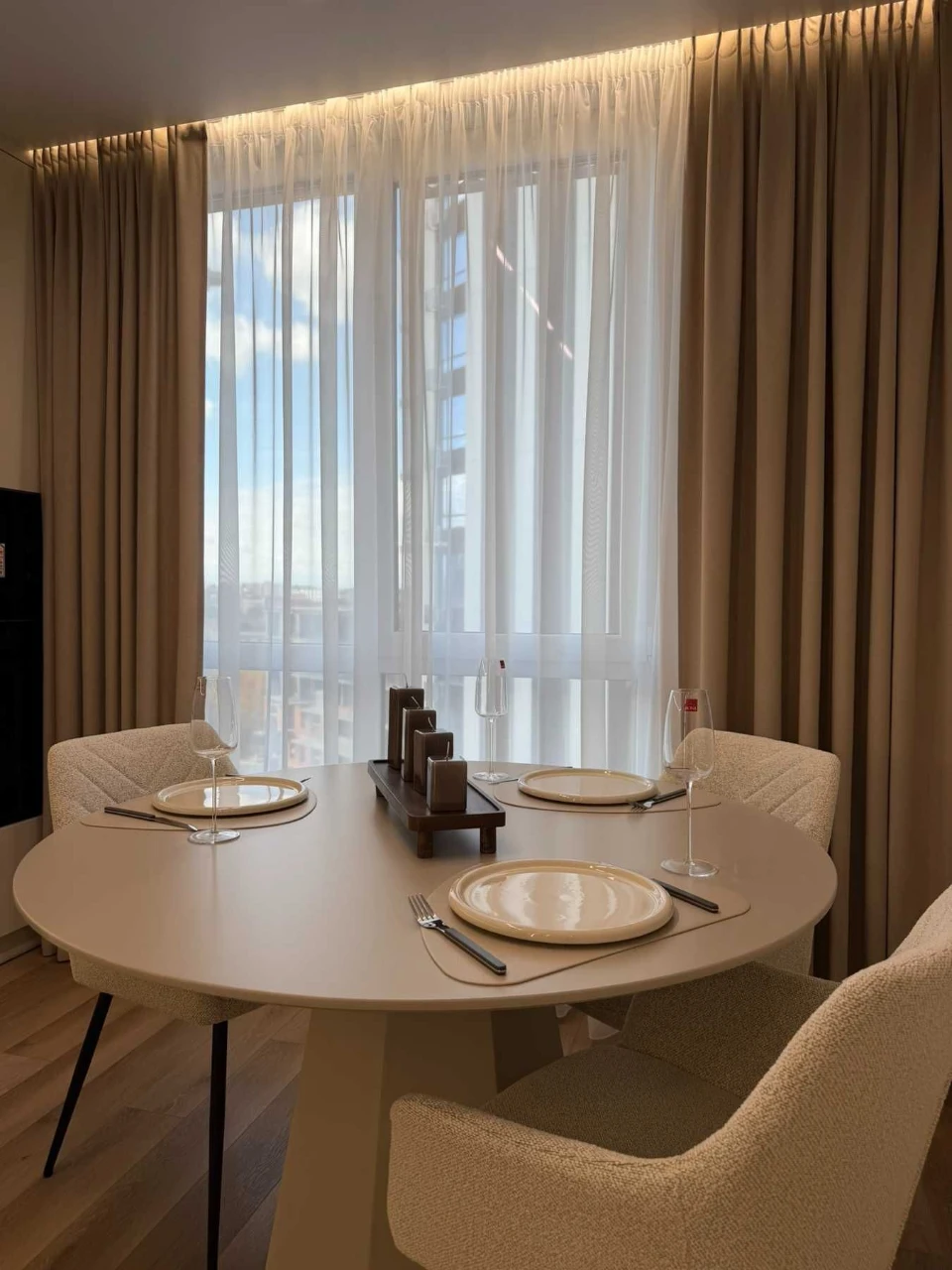 Modern 1-bedroom apartment! Family Plaza!
