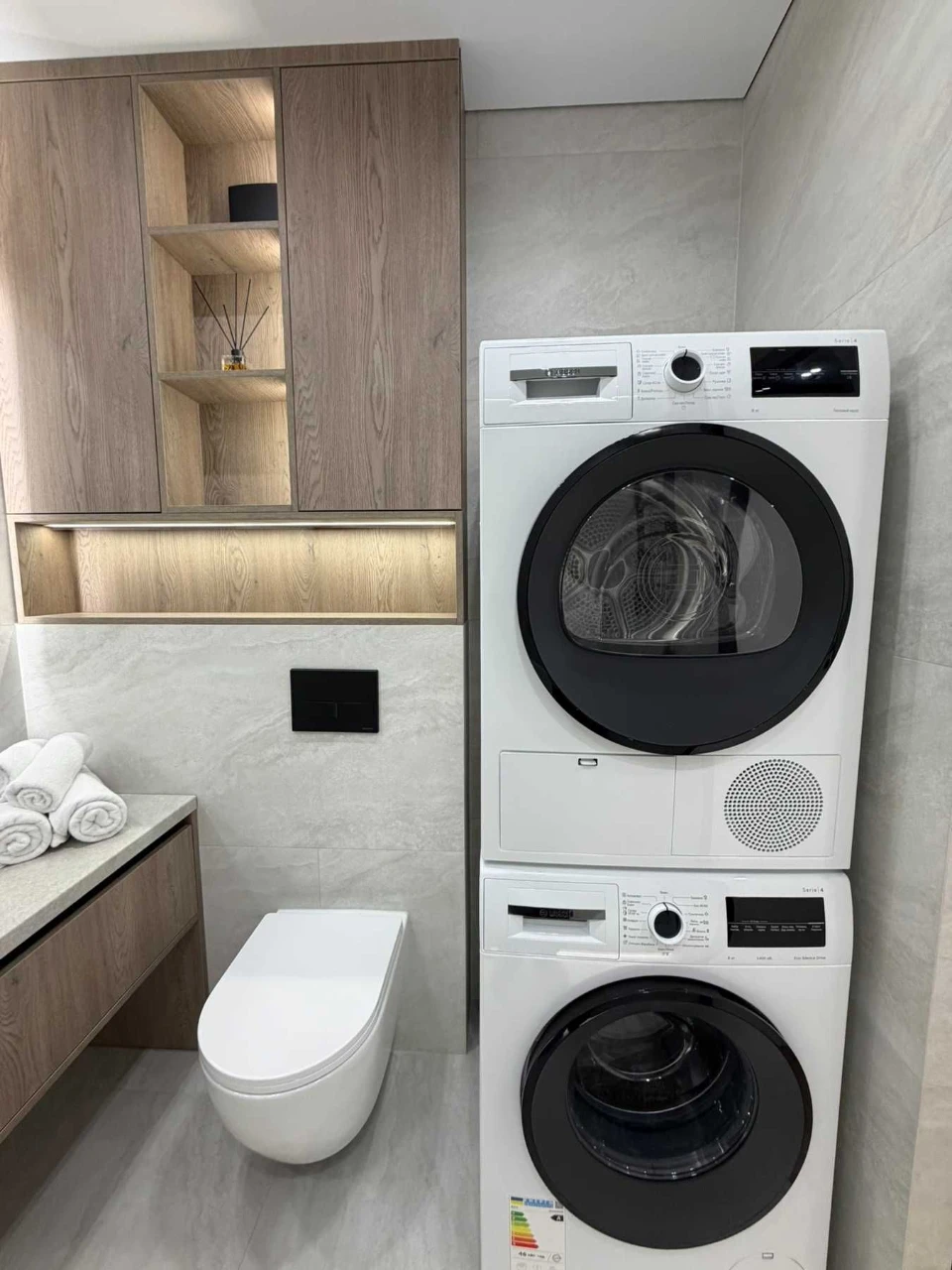 Modern 1-bedroom apartment! Family Plaza!