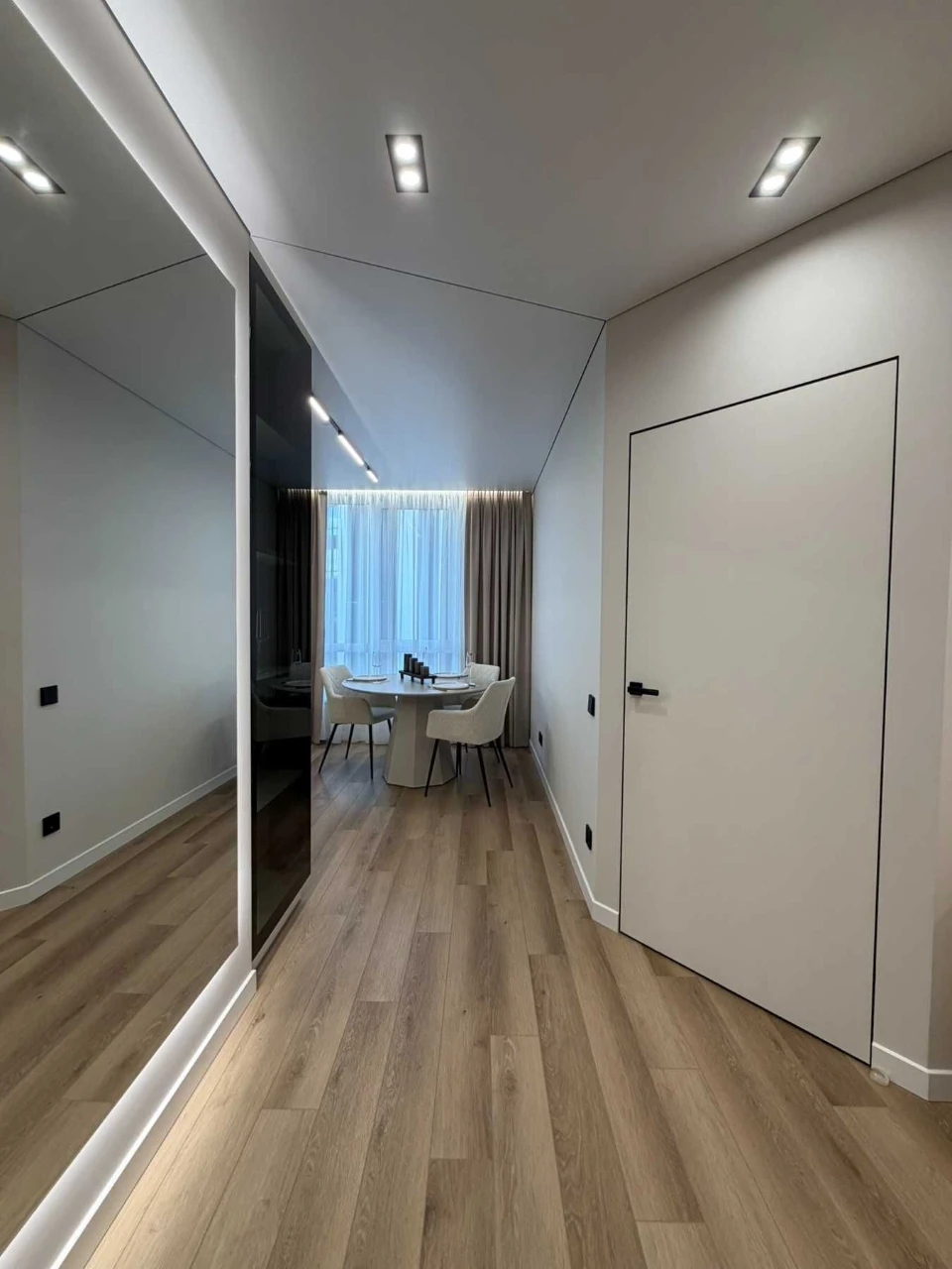 Modern 1-bedroom apartment! Family Plaza!