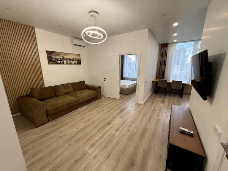 Apartment. Zhylans'ka Street, Kyiv