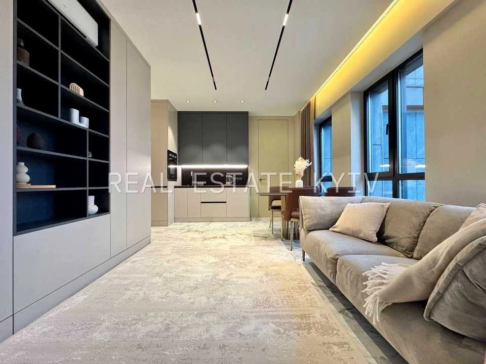 Apartment. Antonovicha st.