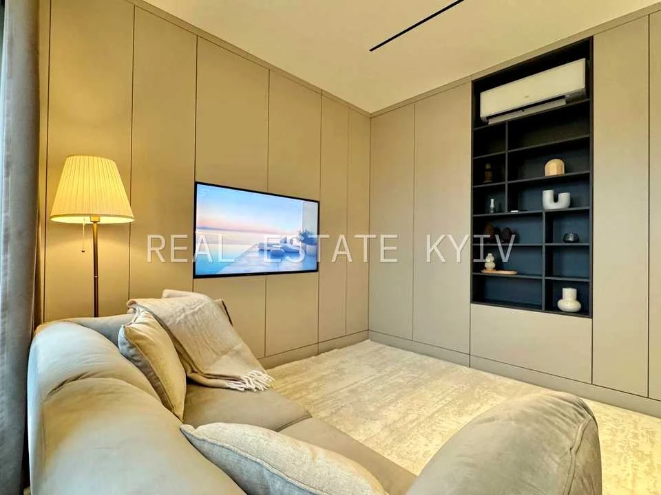 Apartment. Antonovicha st.