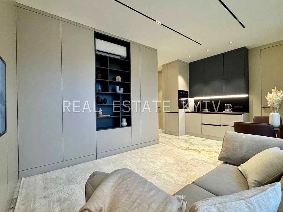 Apartment. Antonovicha st.