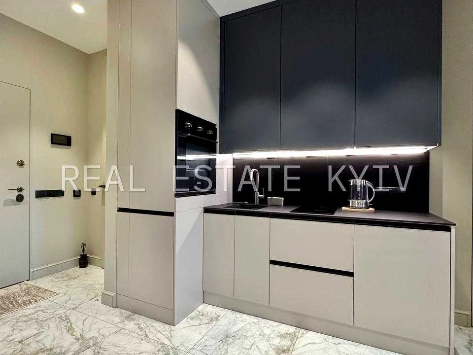 Apartment. Antonovicha st.
