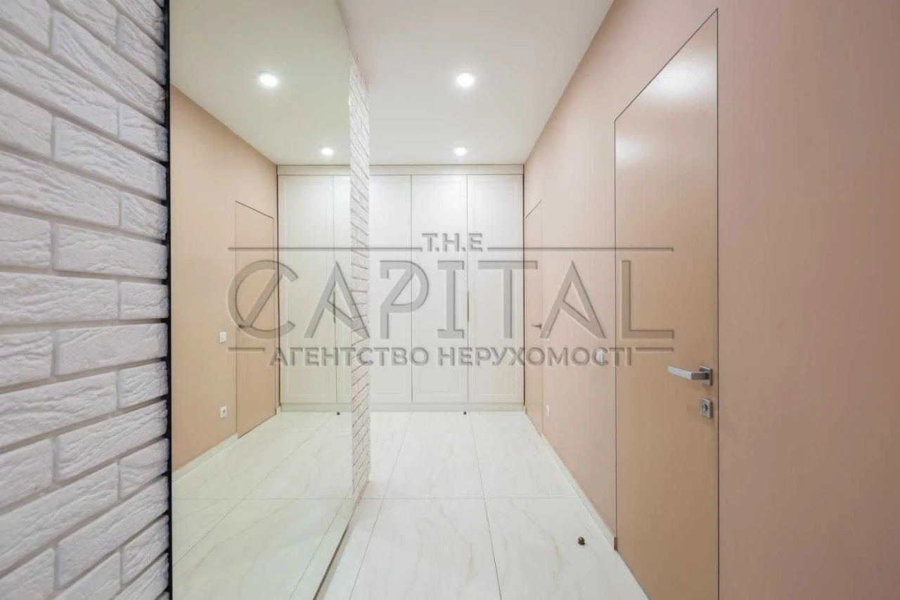 Sale of a designer apartment 85 sq.m. in residential complex "French Quarter 2"