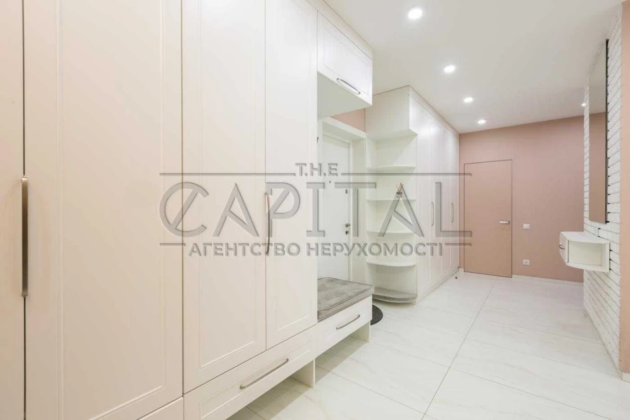 Sale of a designer apartment 85 sq.m. in residential complex "French Quarter 2"