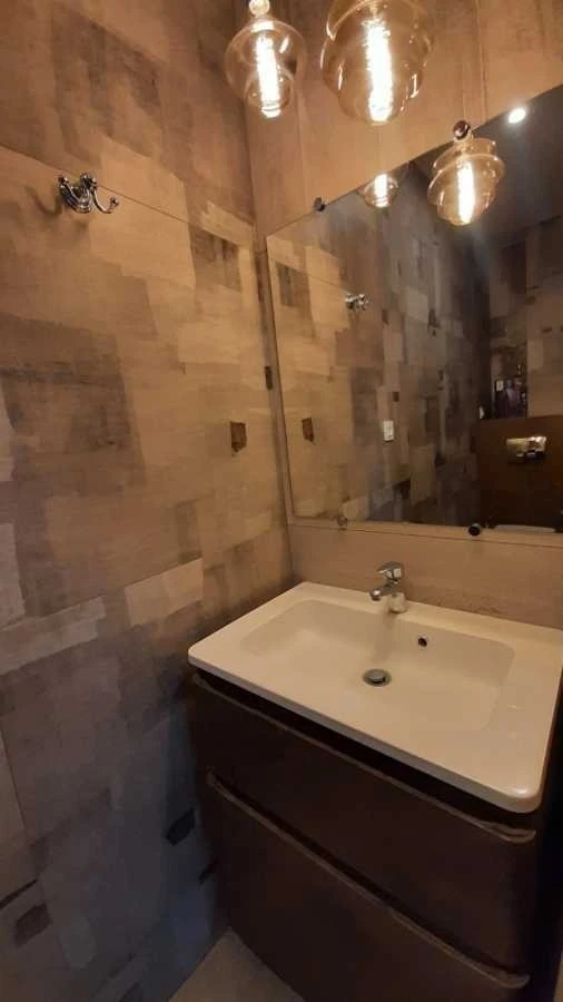 Продажа 3-комнатной квартиры 105 м², Метрологическая ул., 40Б