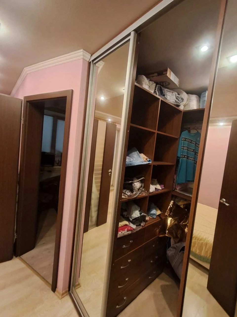 For Sale: 3-room apartment on ul. Avtozavodskaya, Kommunarsky district