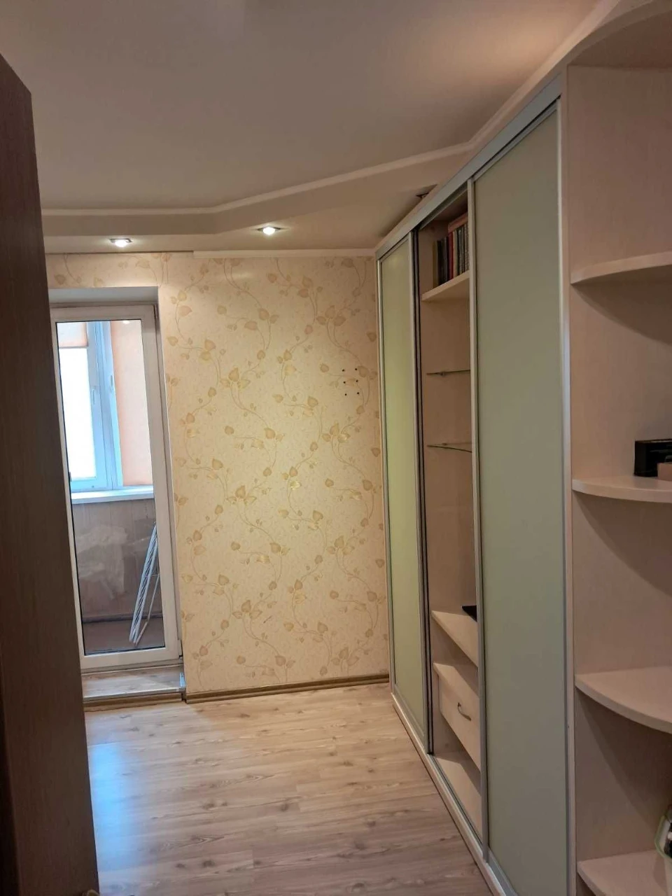 For Sale: 3-room apartment on ul. Avtozavodskaya, Kommunarsky district