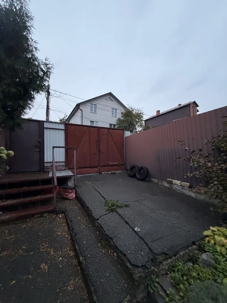 Sale of a one-story house 81.9 sq.m. in a prime location, in Podil.