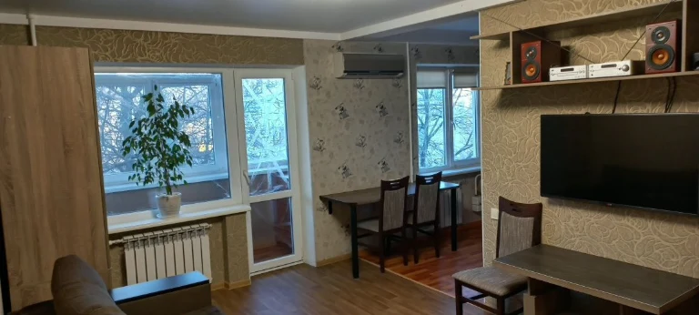 Продается 3-комнатная квартира на Победе, 107