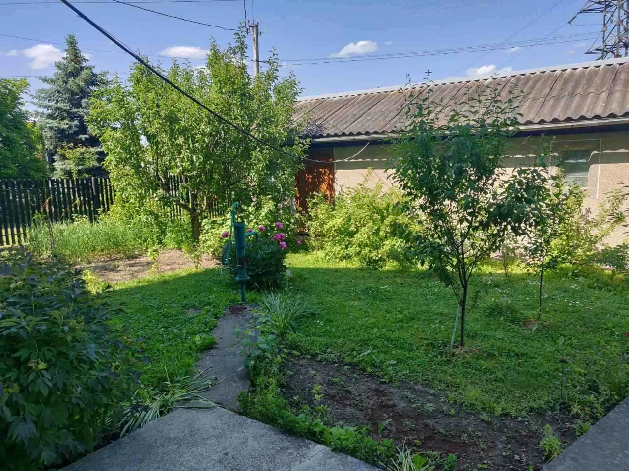 Selling a large house. Possible exchange for apartments with an additional payment.