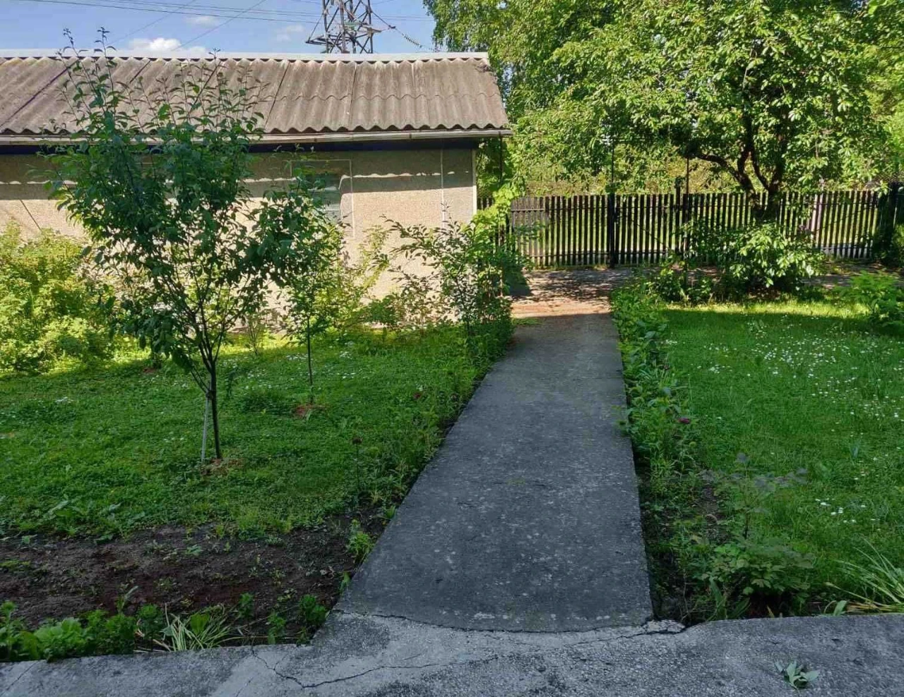 Selling a large house. Possible exchange for apartments with an additional payment.