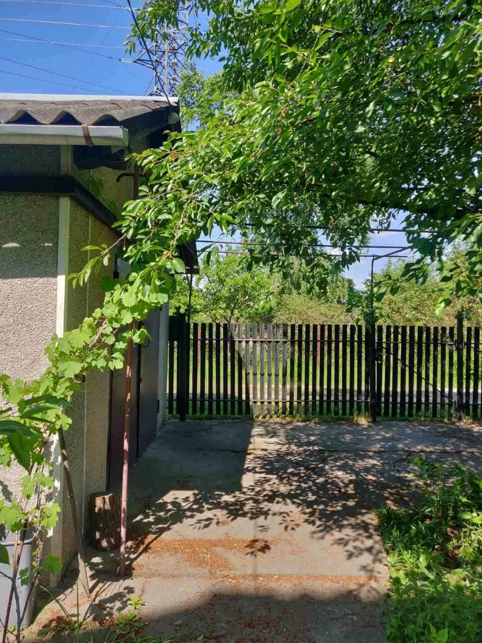 Selling a large house. Possible exchange for apartments with an additional payment.