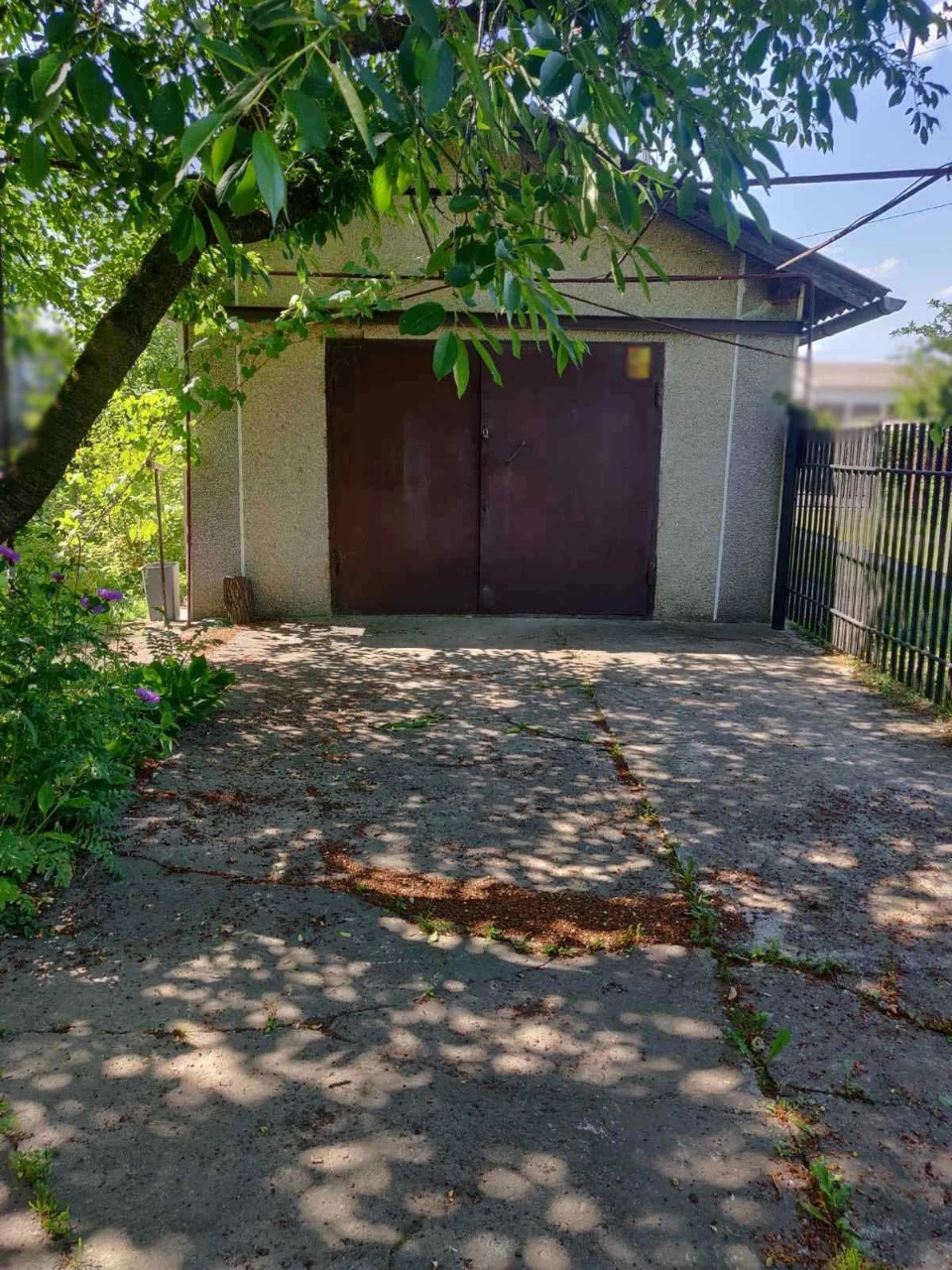 Selling a large house. Possible exchange for apartments with an additional payment.