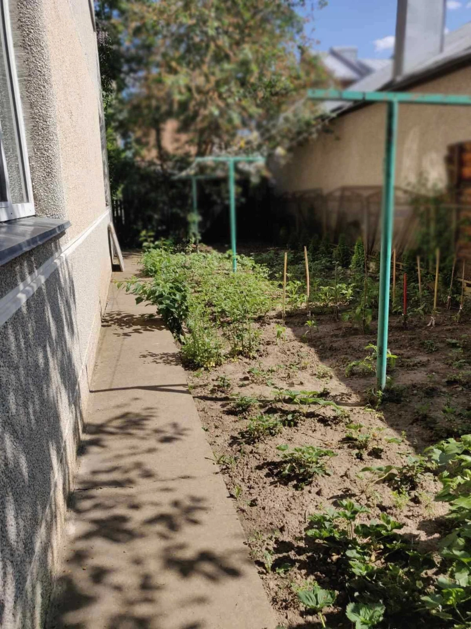 Selling a large house. Possible exchange for apartments with an additional payment.