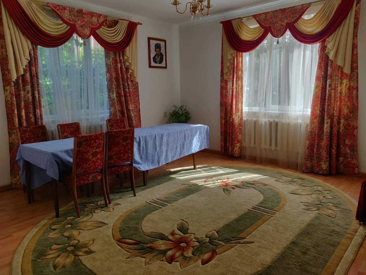 Selling a large house. Possible exchange for apartments with an additional payment.