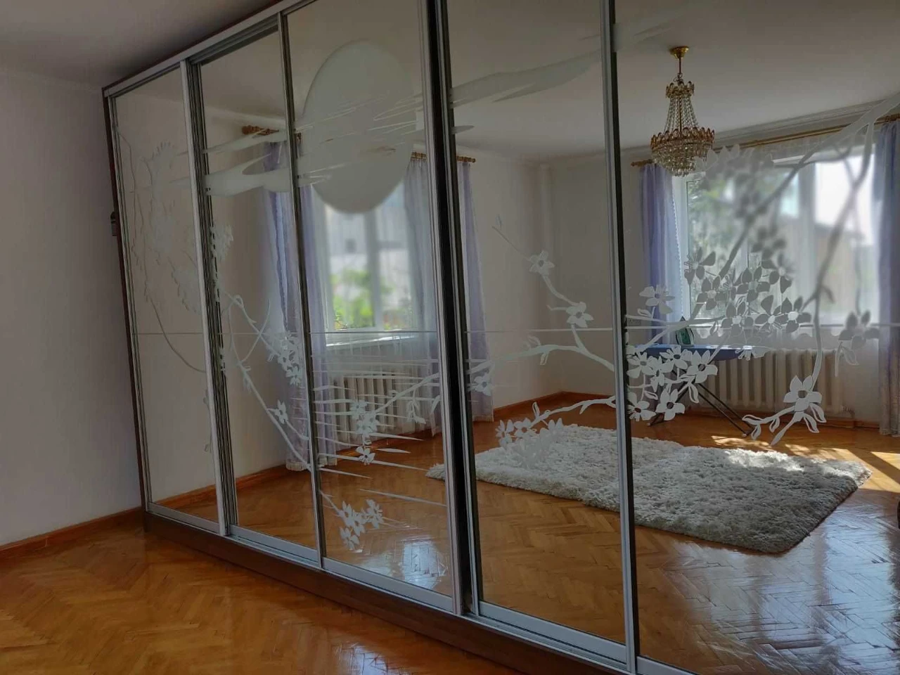 Selling a large house. Possible exchange for apartments with an additional payment.