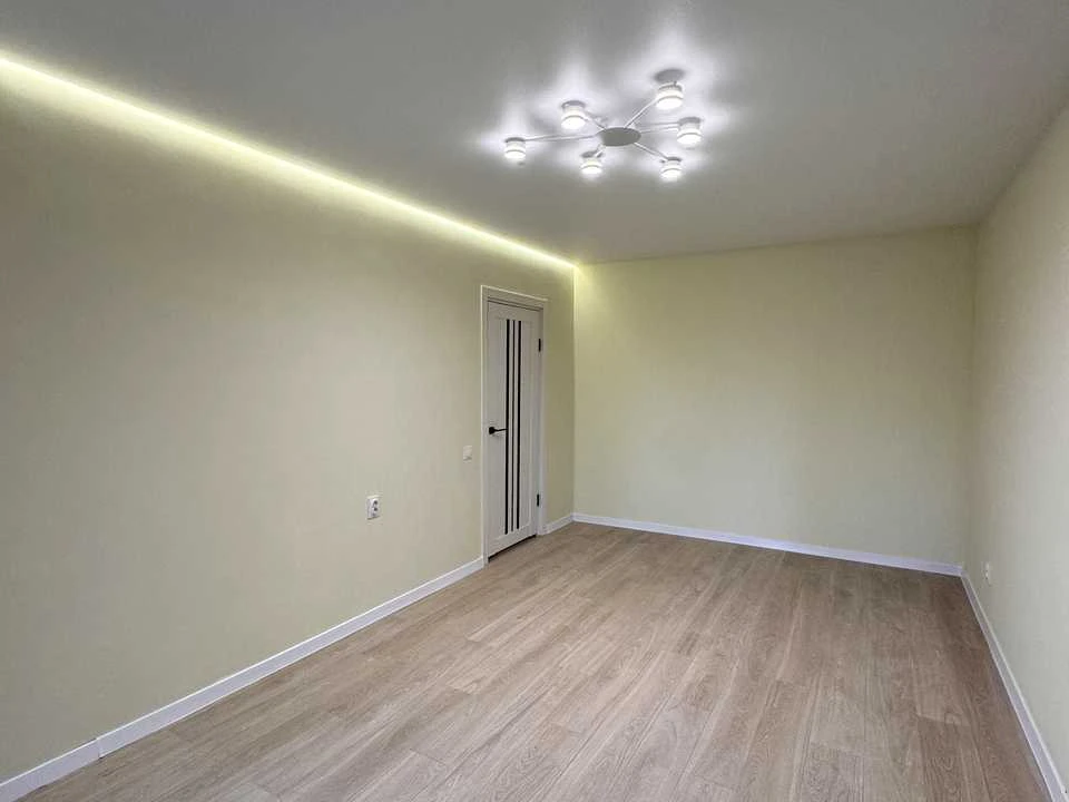 Apartment. Romana Shukhevych Street, Riven