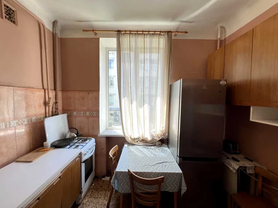 Apartment.  Povitryanykh Sils Avenue