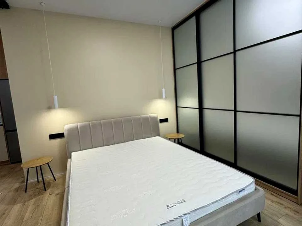 Apartment. Dnipro, Naberezhna Peremohy Street