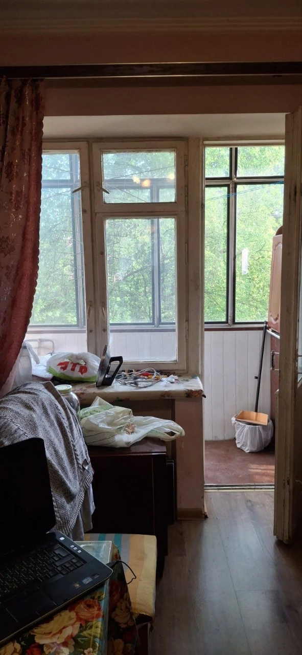 Продаж 2кім.кв.44м.вул. Лазаренка.