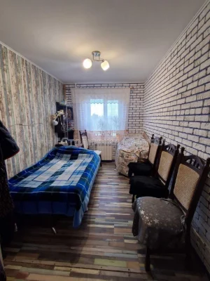 метро Академмістечко, Трикімнатна квартира на вулиці Єфремова, 7