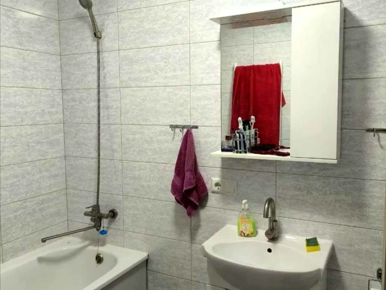 Оренда квартири 1-кімн. 42 м² 8/9 пов.