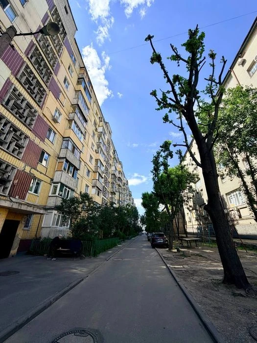 Продам 3-комнатную квартиру Правый берег. Янгеля.