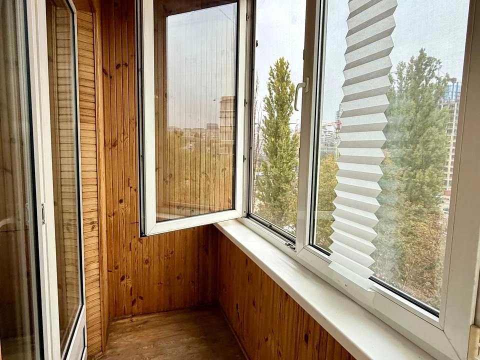 Apartment. Mykhola Mihnovskyy Blvd., Kyiv