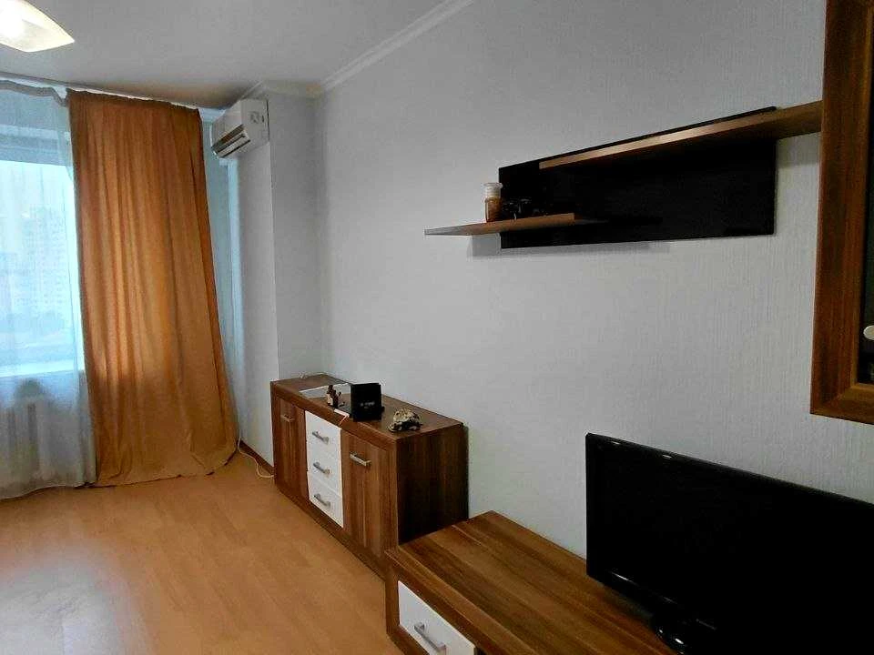 Apartment. Petro Grigorienko Street, Kyiv