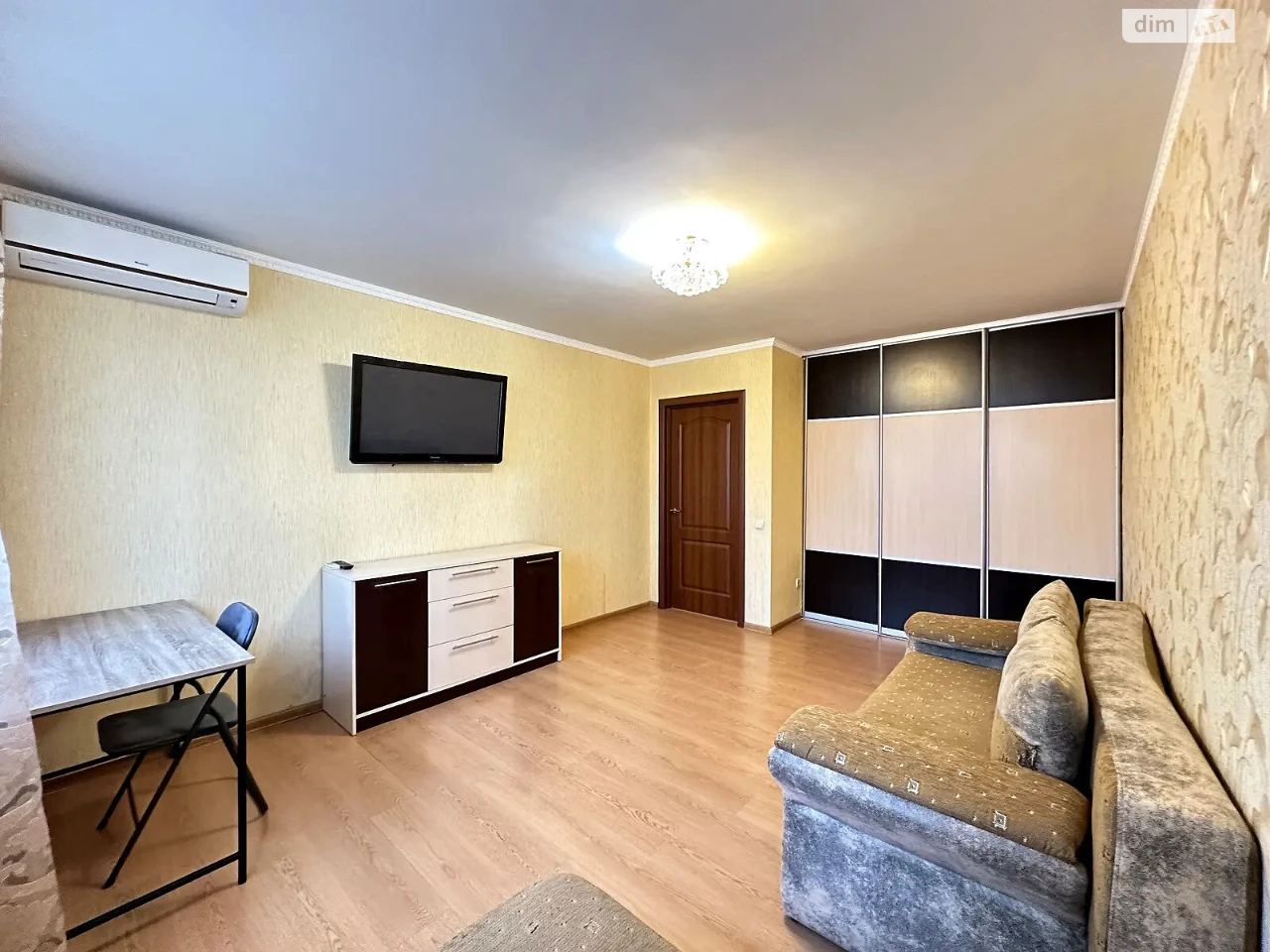 Long-Term Rental Apartment, Poznaki