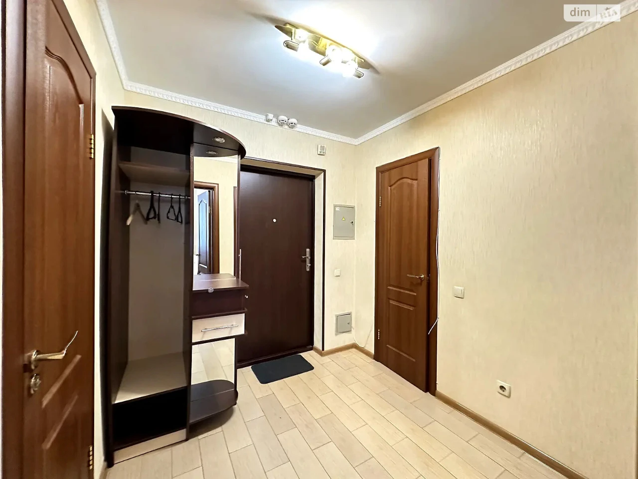 Long-Term Rental Apartment, Poznaki