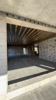 Продаж автономного будинку біля лісу