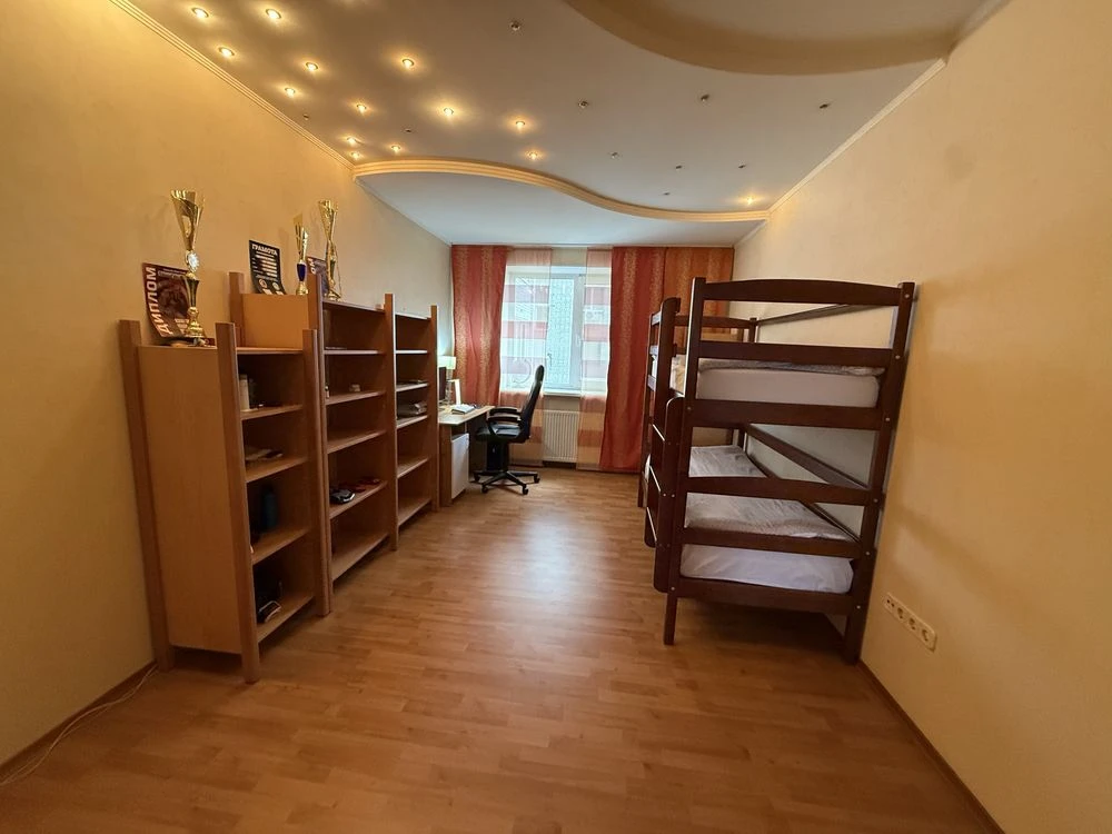 4 rooms in the center. Boulevard Shevchenko 250