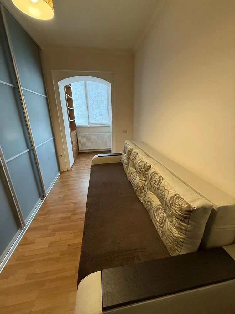 4 rooms in the center. Boulevard Shevchenko 250