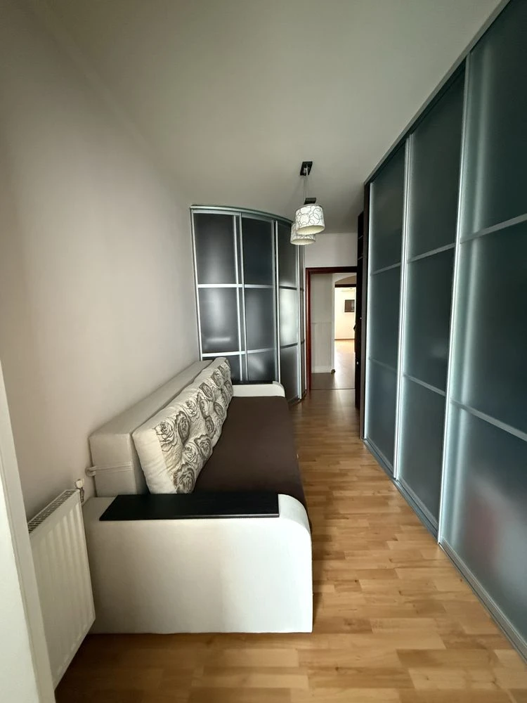 4 rooms in the center. Boulevard Shevchenko 250