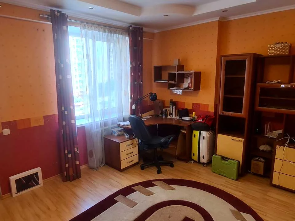 Квартира. Київ, Микільсько-Слобідська вулиця